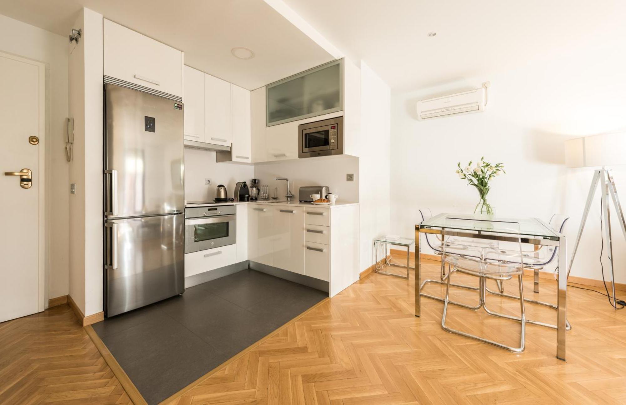 Downtown Urban Apartment มาดริด ภายนอก รูปภาพ